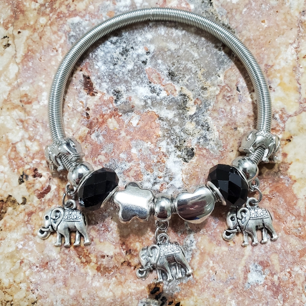 Stretchy bangle bracelet